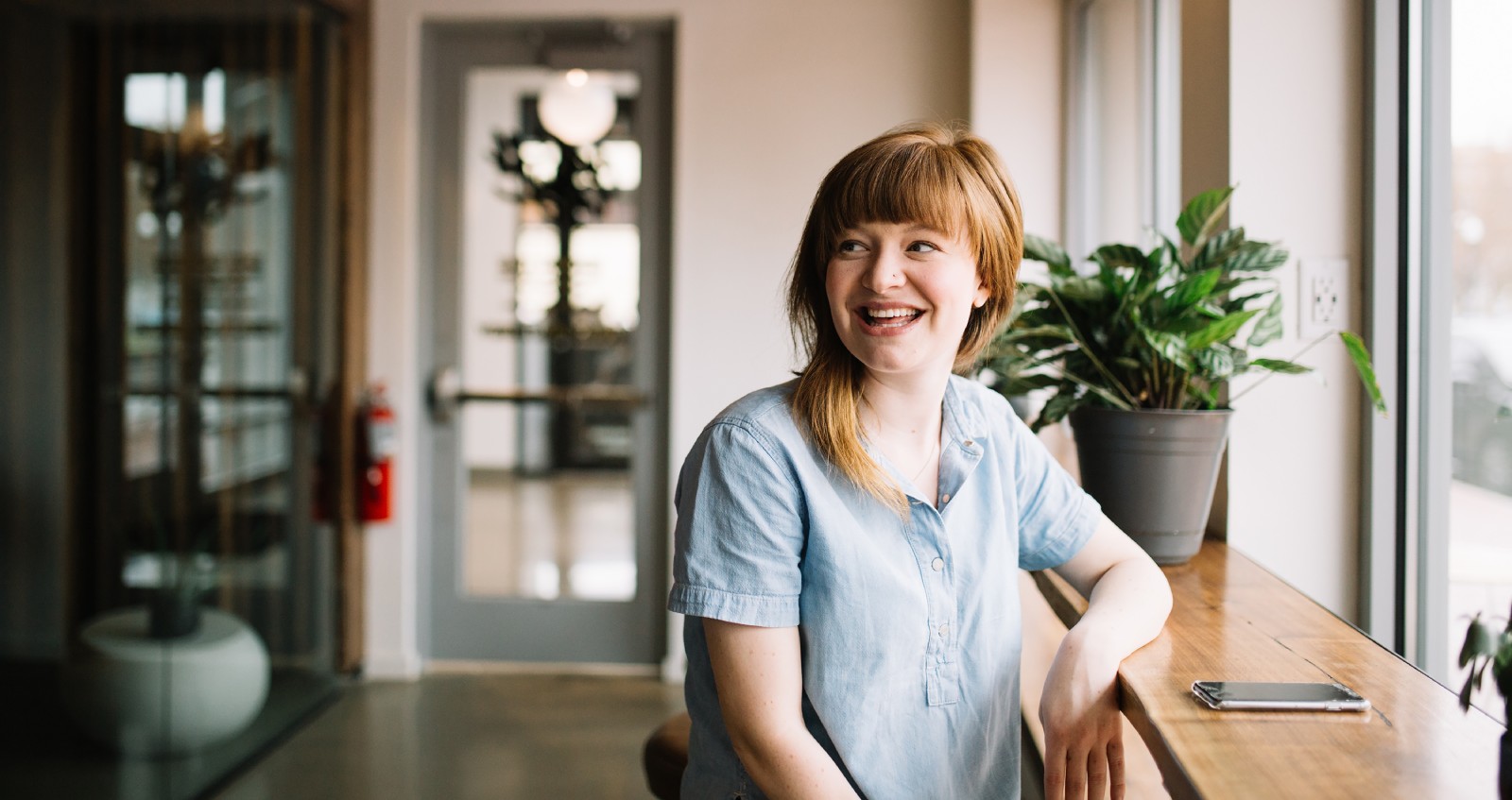 Smiling woman in front of a window