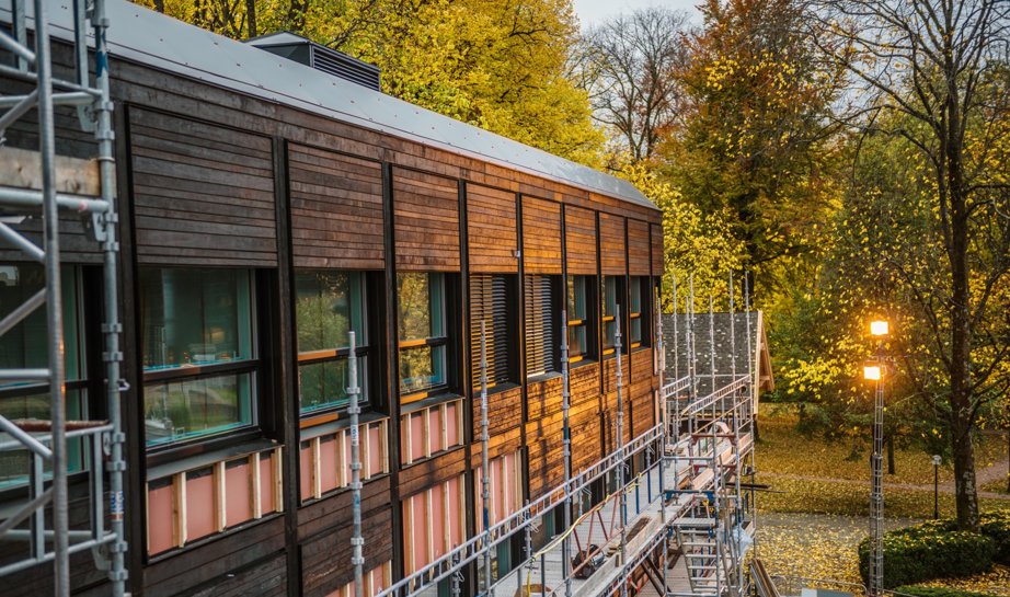 Aluminium was used to minimize the window frame size and maximize transparent areas.