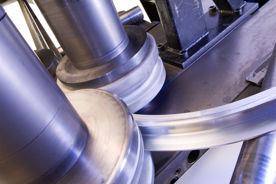 We use curved aluminium profiles in many segments, including architecture, construction, transportation and machine building.