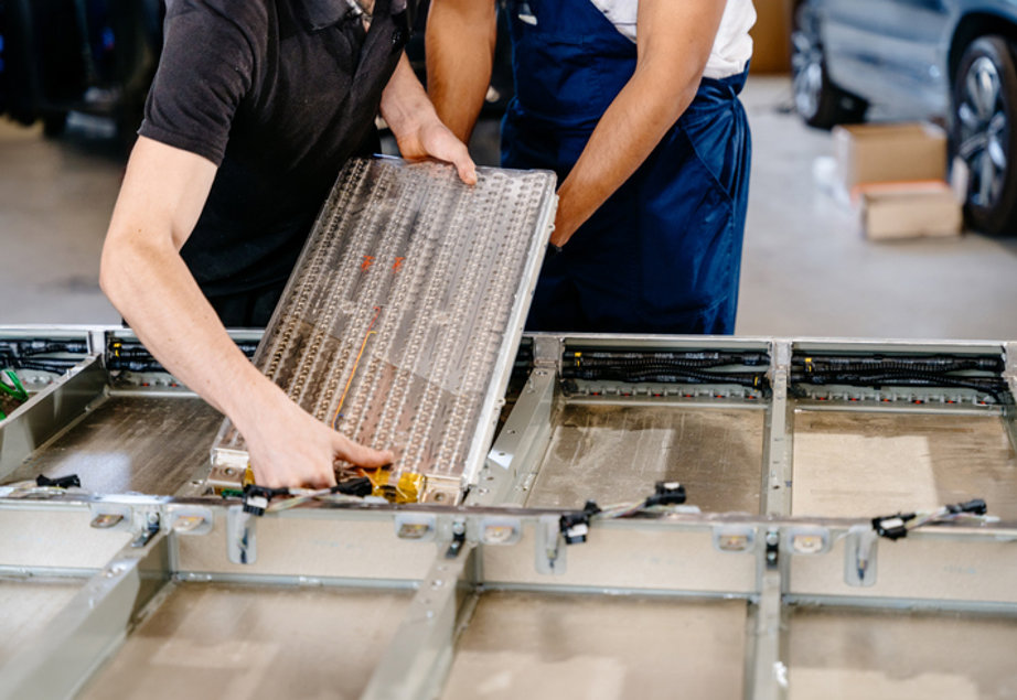 EV batteries are heavy, aluminium is light